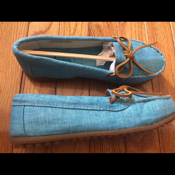 MINNETONKA CANVAS LIME MOCCASINS PRICE IS FIRM - Picture 4 of 4